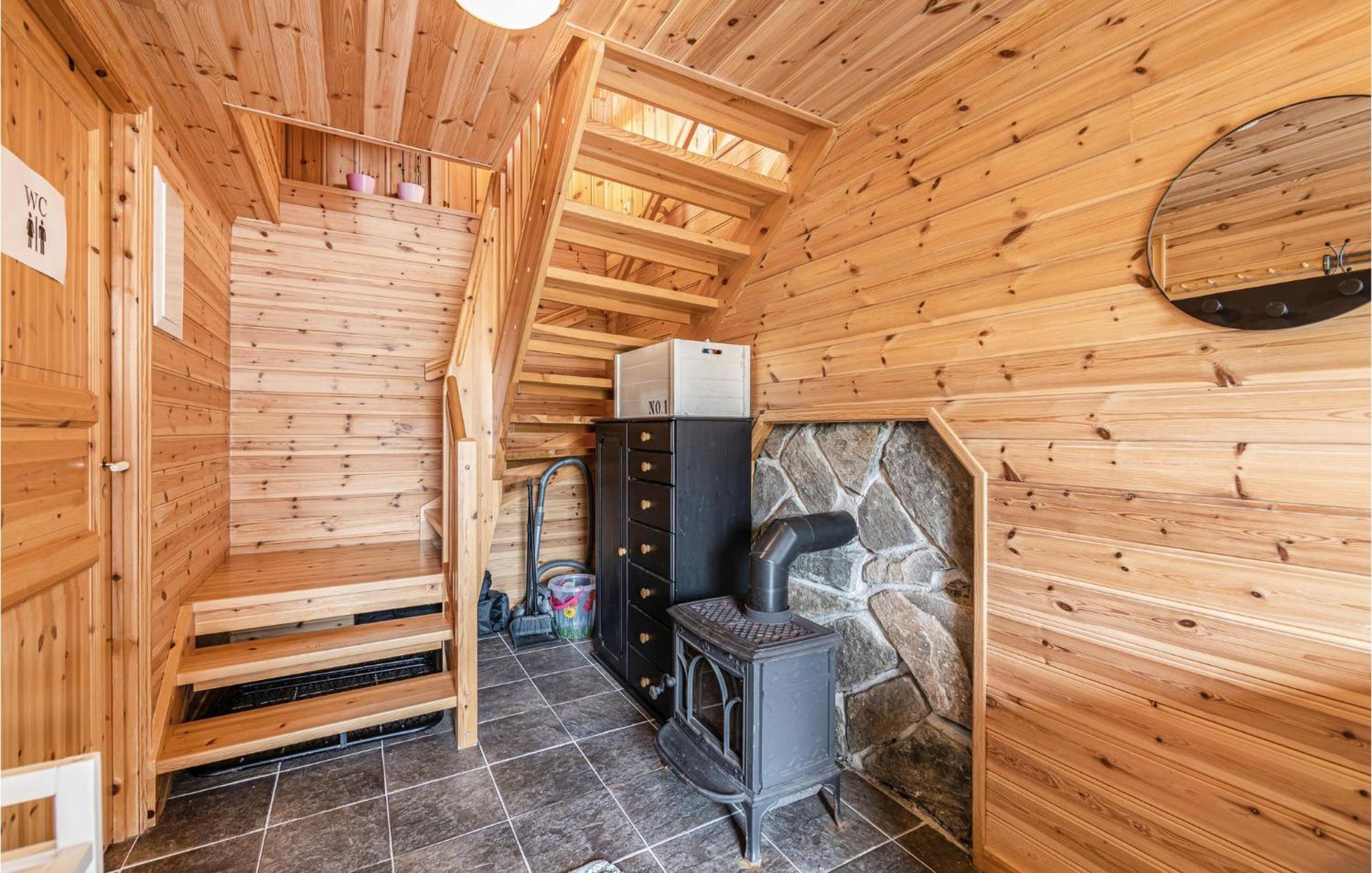 Awesome Home In Kvamsoy With Jacuzzi Sandvik  Exterior foto